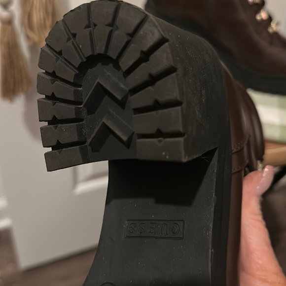 🪧 Stunning, Guess Platform Combat Ankle Booties, EUC - Picture 14 of 16